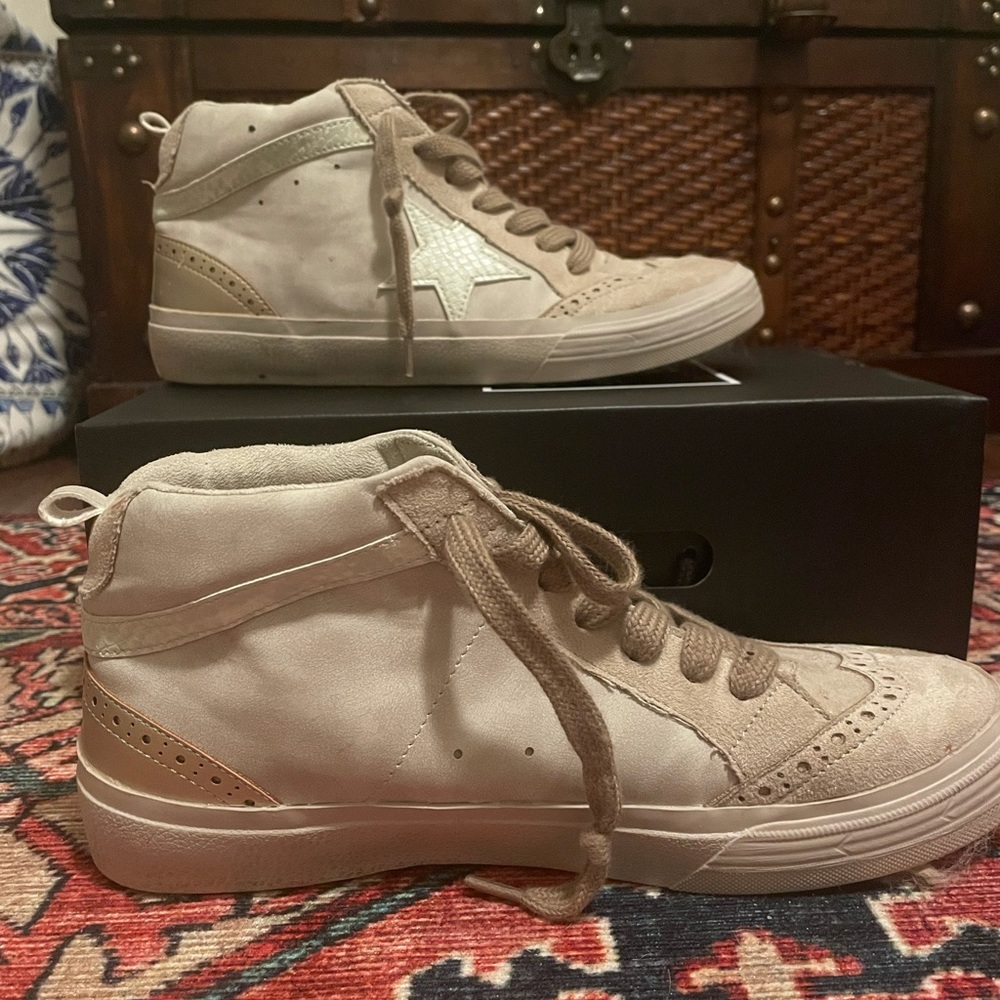 Shu Shop Serena- Light Grey sneaker. 6.5